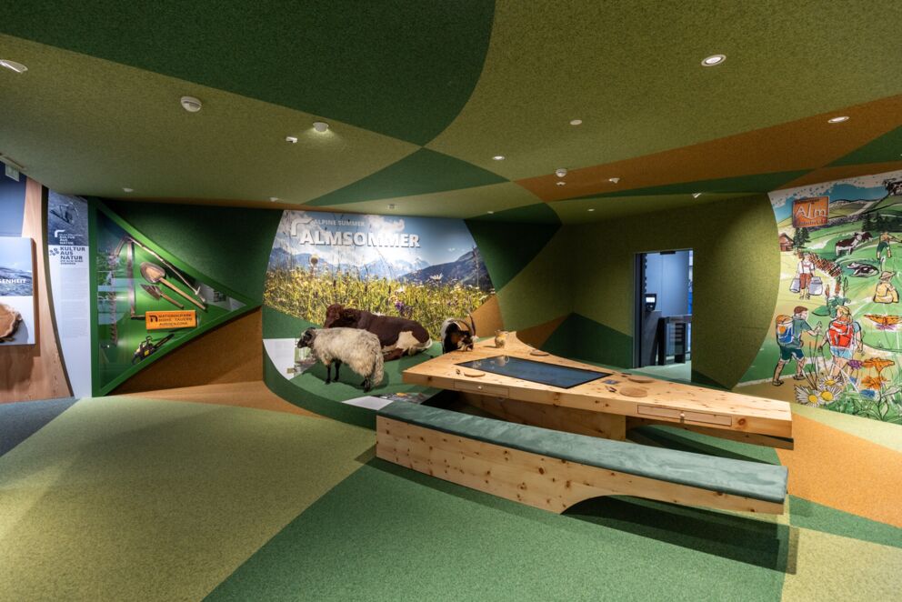 Interaktive Ausstellung mit Almsommer-Darstellungen und naturgetreuen Szenen aus den Hohen Tauern.