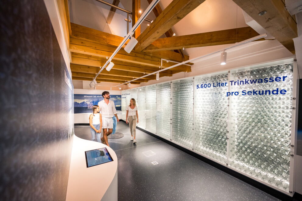 A family visits the Krimml Water Worlds exhibition. © Wasserwelten.at Michael Stabentheiner
